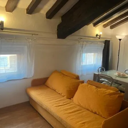 Apartment La Mansarda In Centro