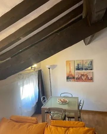 Apartament La Mansarda In Centro