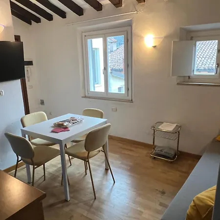 La Mansarda In Centro Apartment *