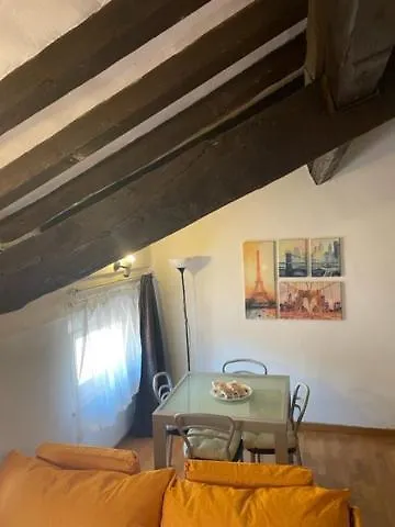 Apartment La Mansarda In Centro